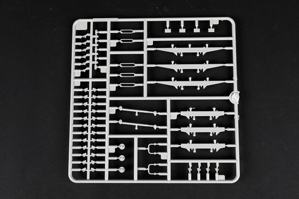 TRUMPETER 09596 Mercedes-Benz L4500A Maultier z działkiem 2cm Flak 38 - 1:35