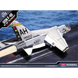 ACADEMY 12521 F-8E VF-162 The Hunter - 1:72
