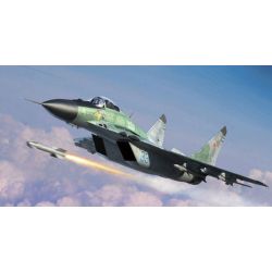 TRUMPETER 01675 Mig-29C Fulcrum (Izdeliye 9.13) - 1:72