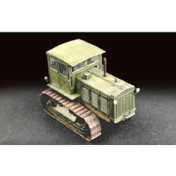 TRUMPETER 07111 Ciągnik gąsienicowy ChTZ S-65 Stalinets z kabiną - 1:72