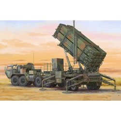 TRUMPETER 07157 Ciągnik M983A4 HEMTT z wyrzutnią M901 MIM-104F Patriot SAM System (PAC-3) - 1:72