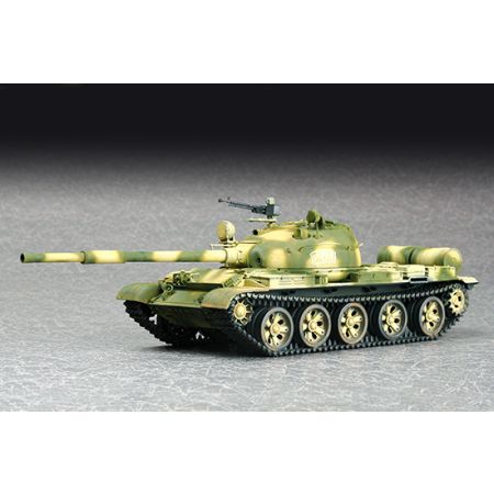 TRUMPETER 07147 Russian T-62 Main Battle Tank Mod.1972  - 1:72