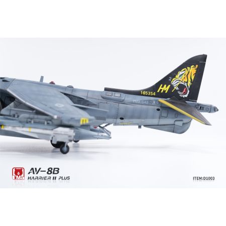 UMA MODEL D1003 AV-8B Harrier II PLUS - 1:48