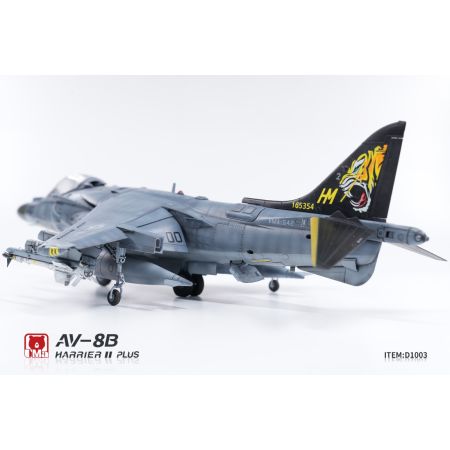 UMA MODEL D1003 AV-8B Harrier II PLUS - 1:48