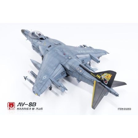 UMA MODEL D1003 AV-8B Harrier II PLUS - 1:48