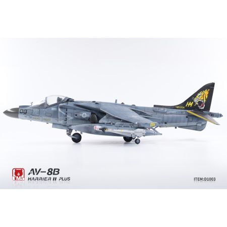 UMA MODEL D1003 AV-8B Harrier II PLUS - 1:48