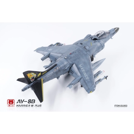 UMA MODEL D1003 AV-8B Harrier II PLUS - 1:48