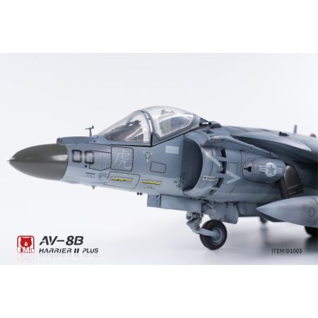 UMA MODEL D1003 AV-8B Harrier II PLUS - 1:48