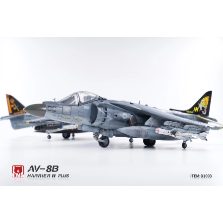 UMA MODEL D1003 AV-8B Harrier II PLUS - 1:48