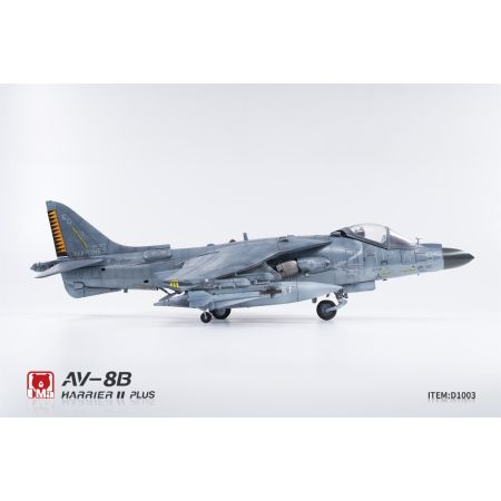 UMA MODEL D1003 AV-8B Harrier II PLUS - 1:48