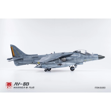 UMA MODEL D1003 AV-8B Harrier II PLUS - 1:48
