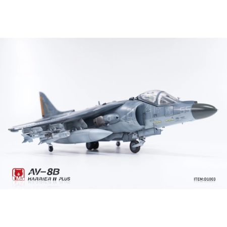 UMA MODEL D1003 AV-8B Harrier II PLUS - 1:48