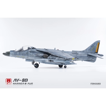 UMA MODEL D1003 AV-8B Harrier II PLUS - 1:48
