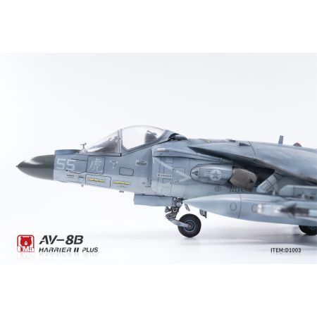 UMA MODEL D1003 AV-8B Harrier II PLUS - 1:48