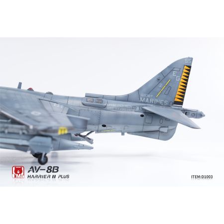 UMA MODEL D1003 AV-8B Harrier II PLUS - 1:48