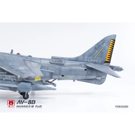 UMA MODEL D1003 AV-8B Harrier II PLUS - 1:48