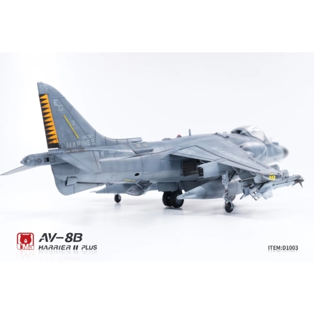 UMA MODEL D1003 AV-8B Harrier II PLUS - 1:48