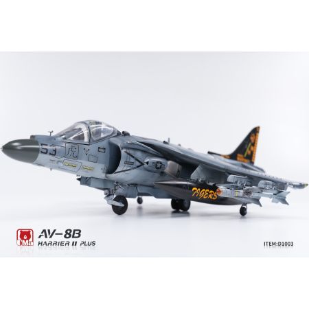 UMA MODEL D1003 AV-8B Harrier II PLUS - 1:48
