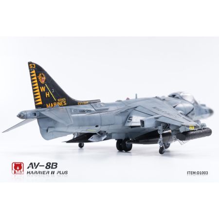 UMA MODEL D1003 AV-8B Harrier II PLUS - 1:48