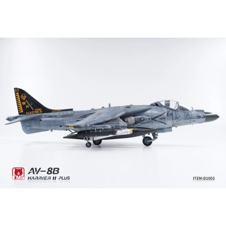 UMA MODEL D1003 AV-8B Harrier II PLUS - 1:48