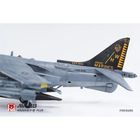 UMA MODEL D1003 AV-8B Harrier II PLUS - 1:48