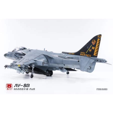 UMA MODEL D1003 AV-8B Harrier II PLUS - 1:48