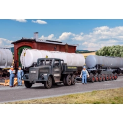 KIBRI 13570 H0 Ciągnik Kaelble Z6 R2A 100 z przyczepą do transportu wagonów