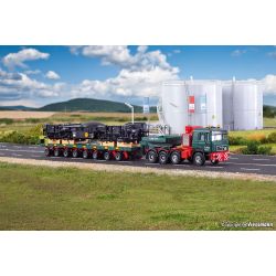 KIBRI 13601 H0 Mercedes Titan z naczepą i dźwigiem kolejowym
