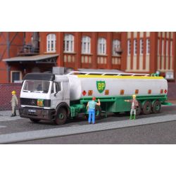 KIBRI 14670 H0 Ciągnik siodłowy Mercedes SK 1834 z naczepą cysterną BP