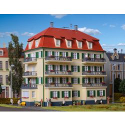 KIBRI 38354 H0 Budynek trzypiętrowy z balkonami