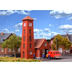 KIBRI 39210 H0 Remiza strażacka z samochodem Ford FK 25