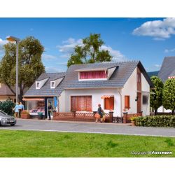 VOLLMER 43723 H0 Dom jednorodzinny ze sklepem