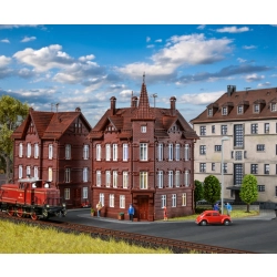 VOLLMER 43807 H0 Budynek kolejowy narożny