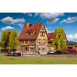 VOLLMER 47695 N Dom z kawiarną - model z oświetleniem