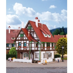 VOLLMER 47737 N Dom z karczmą i oświetleniem Led