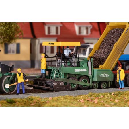 KIBRI 11658 H0 Rozściełarka asfaltu Demag DF 120 P