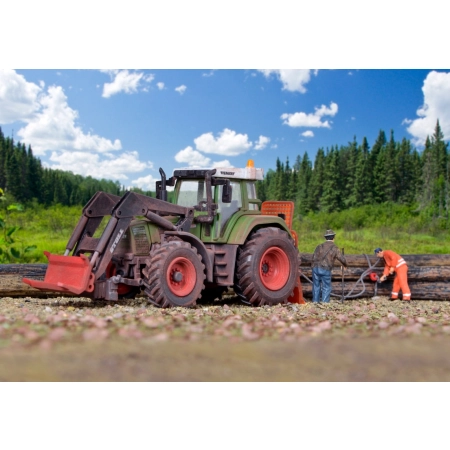 KIBRI 12246 H0 Traktor Fendt 926 z osprzętem i pniami