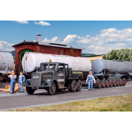 KIBRI 13570 H0 Ciągnik Kaelble Z6 R2A 100 z przyczepą do transportu wagonów