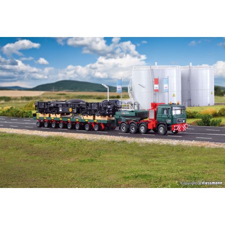 KIBRI 13601 H0 Mercedes Titan z naczepą i dźwigiem kolejowym