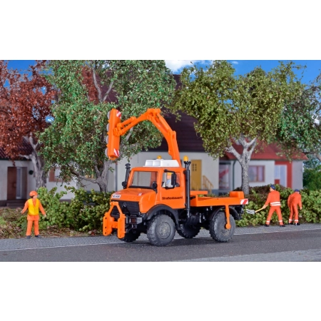 KIBRI 15004 H0 Unimog U 2400 z osprzętem do koszenia