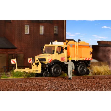 KIBRI 16303 H0 Unimog z osprzętem do czyszczenia torowiska