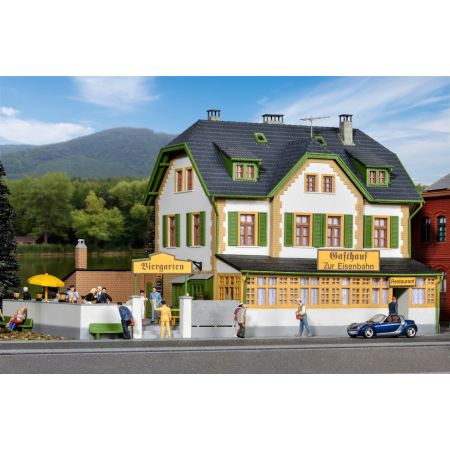 KIBRI 38197 H0 Dom z restauracją i ogródkiem piwnym