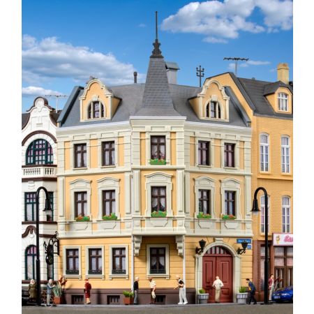KIBRI 38296 H0 Kamienica narożna