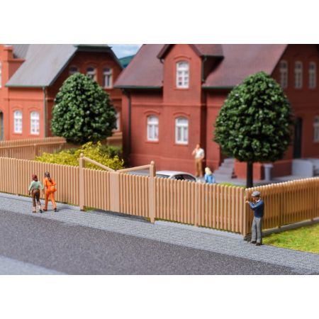 KIBRI 38625 H0 Płot drewniany z bramą 84 cm