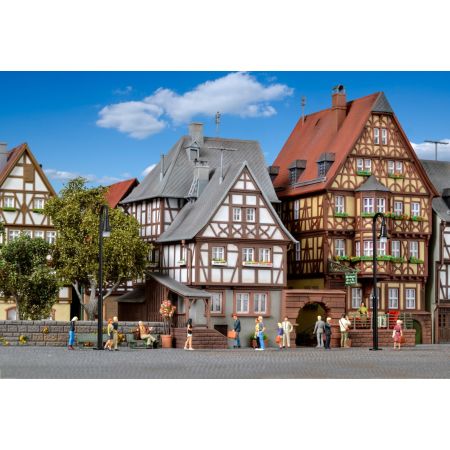 KIBRI 38901 H0 Dom szachulcowy z bramą