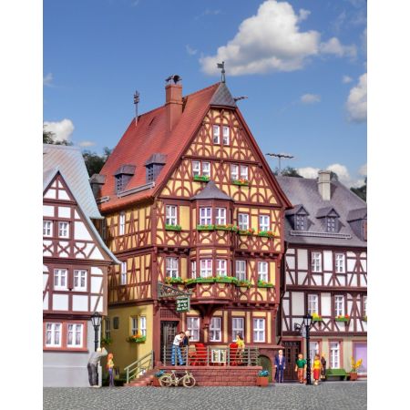 KIBRI 38902 H0 Dom z wykuszem w Miltenbergu