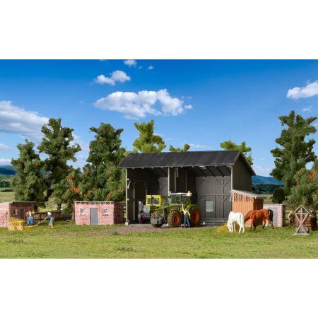 KIBRI 39098 H0 Stodoła z budynkami gospodarczymi