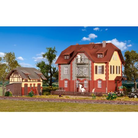 KIBRI 39315 H0 Dom z rusztowaniem