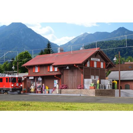 KIBRI 39519 H0 Stacja kolejowa Surava z oświetleniem Led