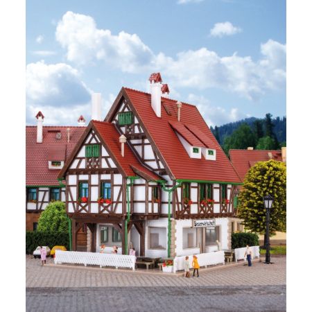 VOLLMER 47737 N Dom z karczmą i oświetleniem Led